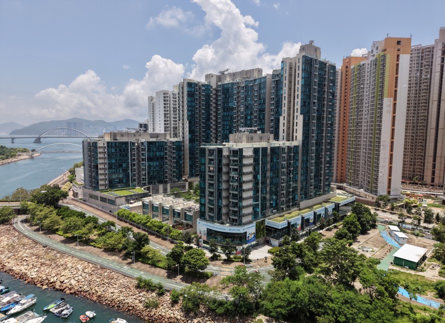 Savannah Place waterfront with Cross Bay Link in the distance